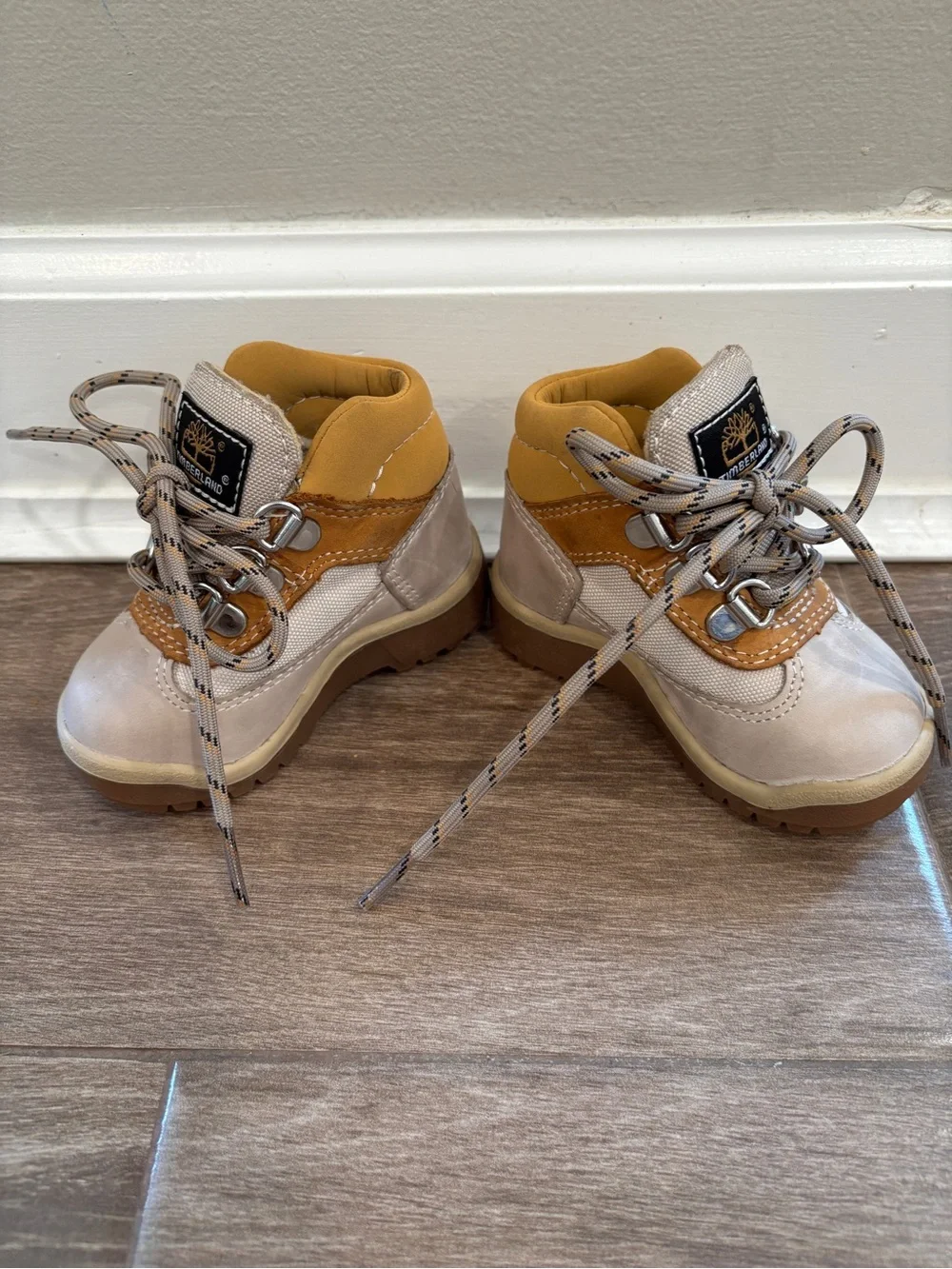 Timberland Kids Cream and Tan Outdoor Lace-Up Boots Toddler Size 4.5 Boys Hiking